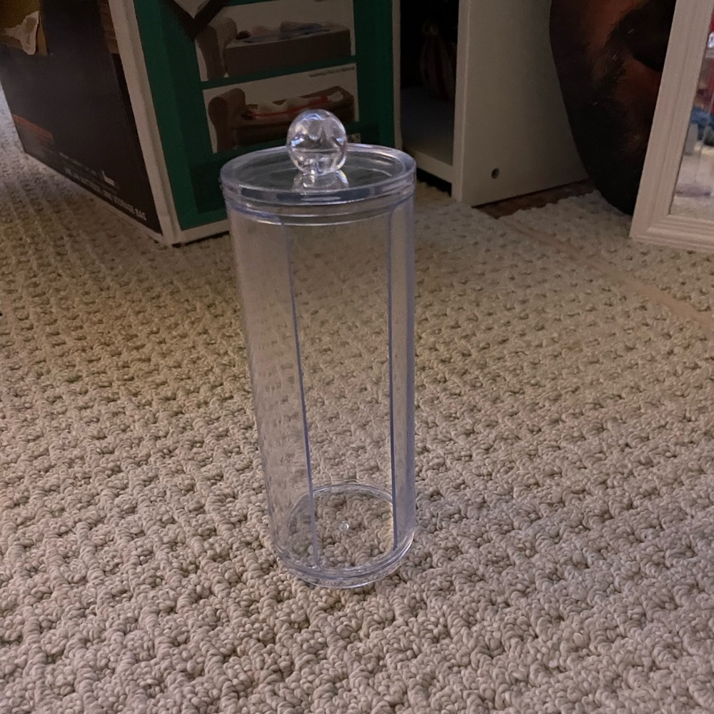 Plastic scrunchie holder